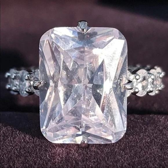 Jewelry - NEW 925 STERLING SILVER DIAMOND CUSHION RING, CUTE RING, SHINY RING.